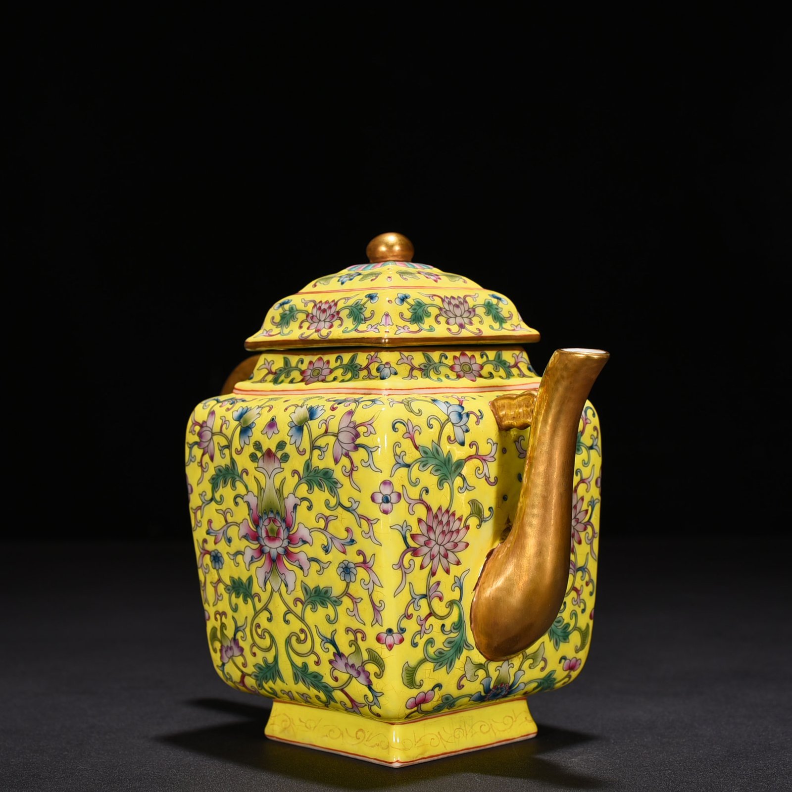 Qing Dynasty Yongzheng yellow ground pastel flower pattern square pot