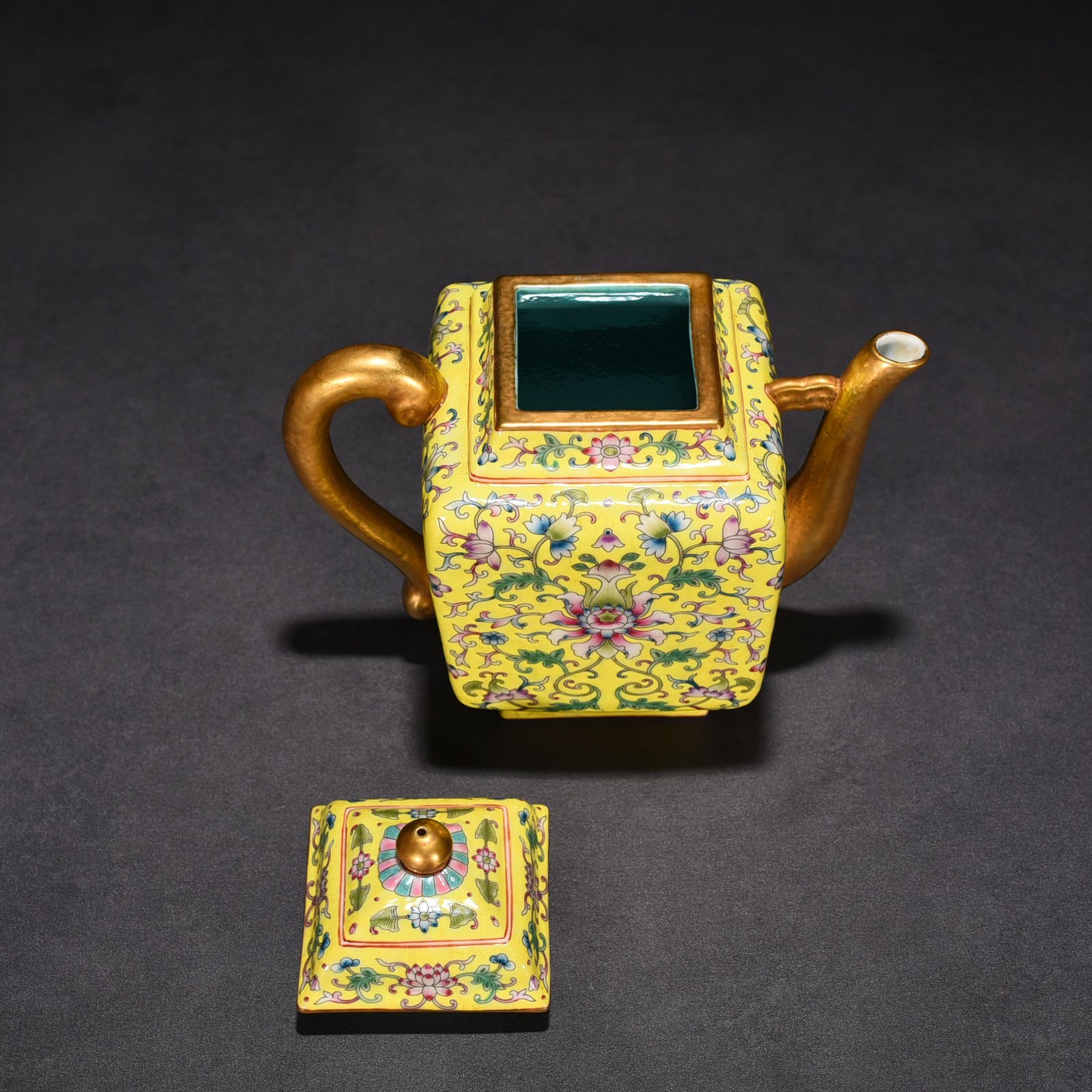 Qing Dynasty Yongzheng yellow ground pastel flower pattern square pot