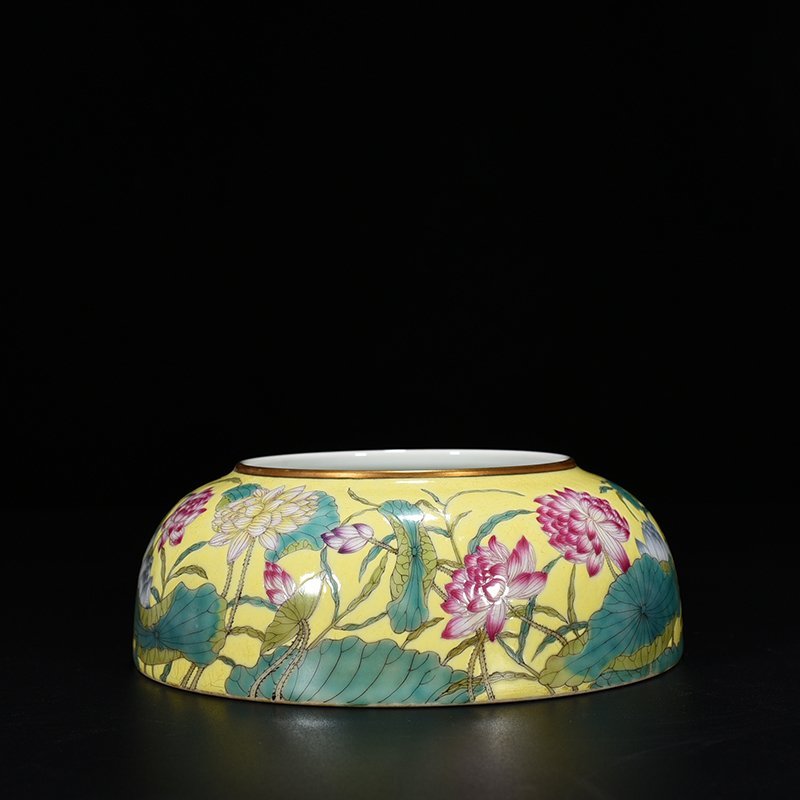 Qing Dynasty Yongzheng yellow ground pastel lotus pattern brush wash