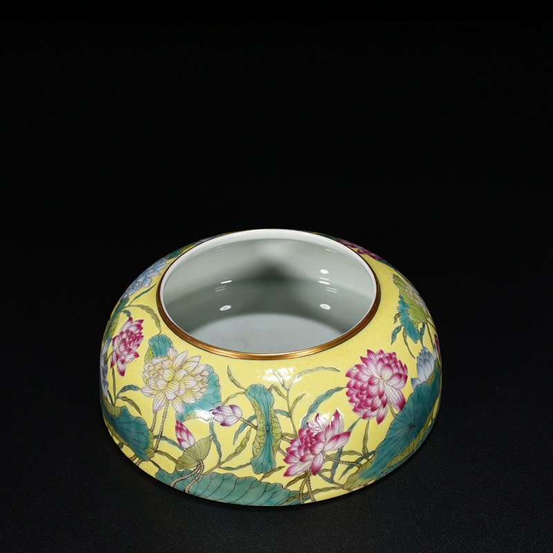 Qing Dynasty Yongzheng yellow ground pastel lotus pattern brush wash