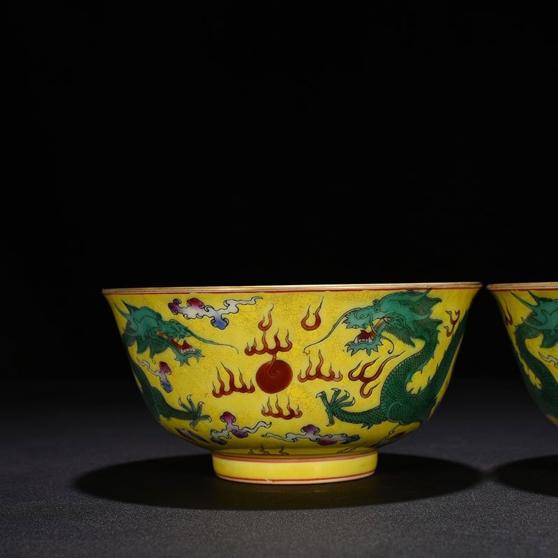Qing Dynasty Yongzheng yellow ground green dragon bowl