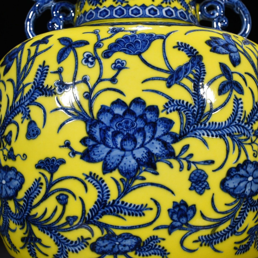 Qing Dynasty Yongzheng yellow ground blue and white lotus pattern double-eared statue