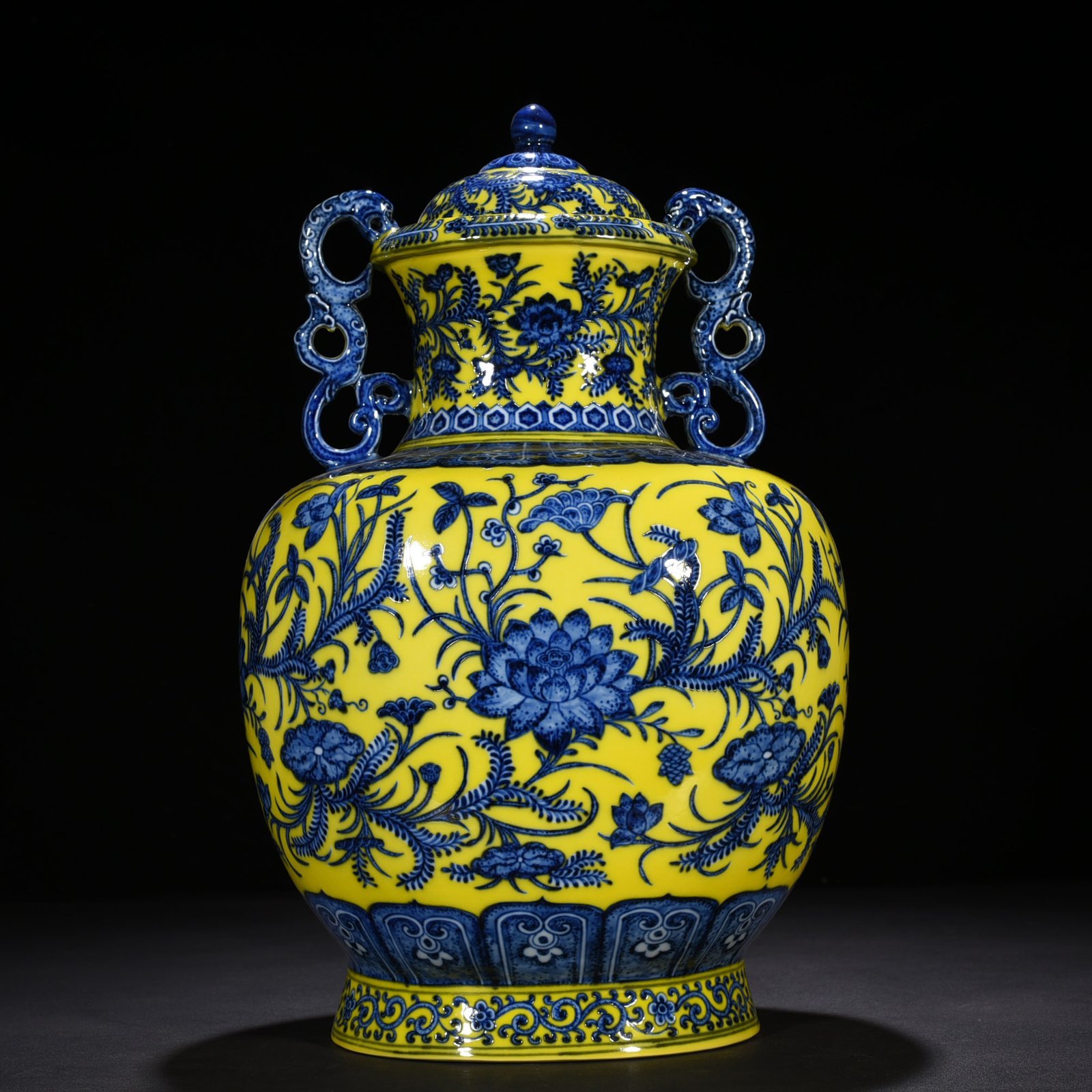 Qing Dynasty Yongzheng yellow ground blue and white lotus pattern double-eared statue
