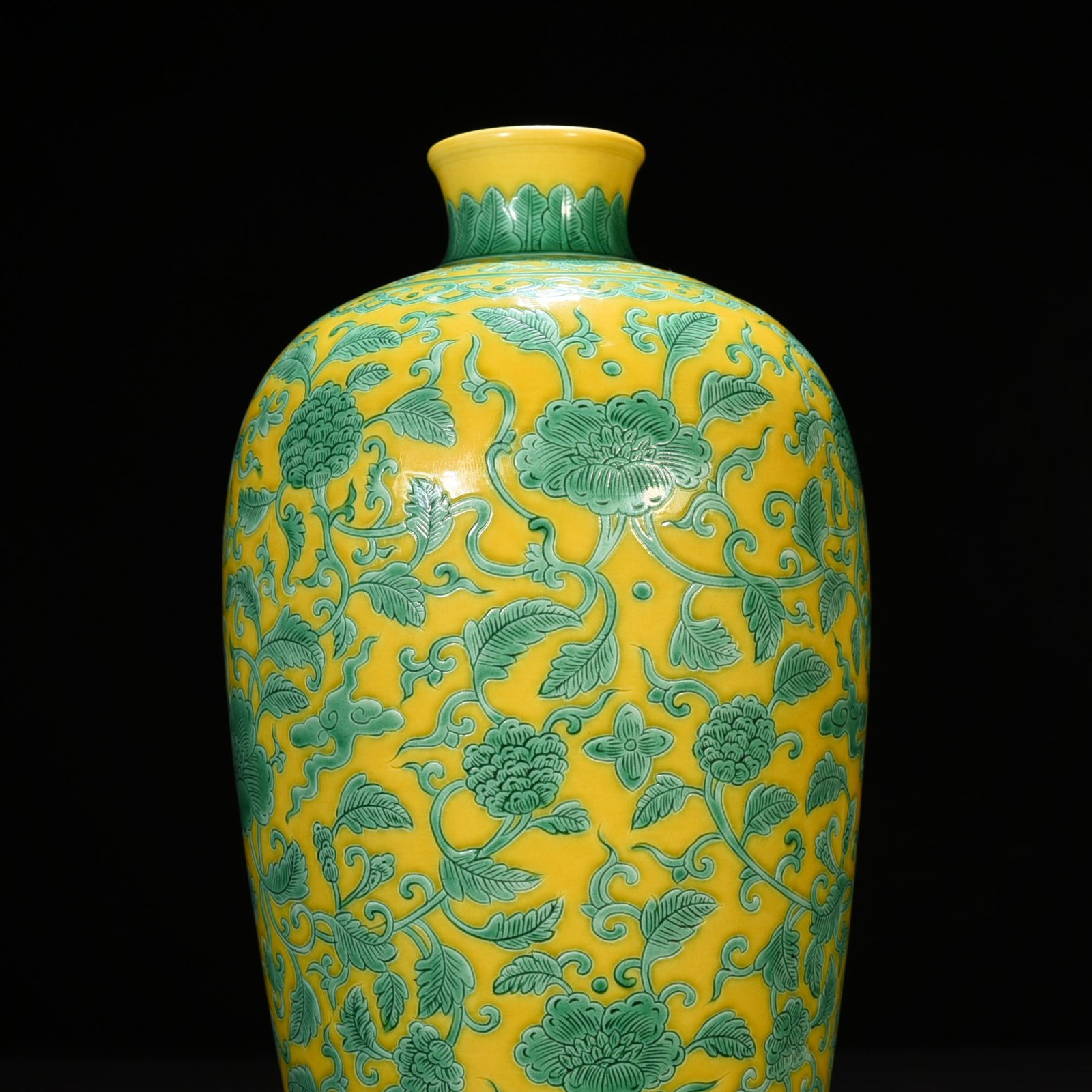 Qing Dynasty Yongzheng yellow glaze engraved green-colored plum vase