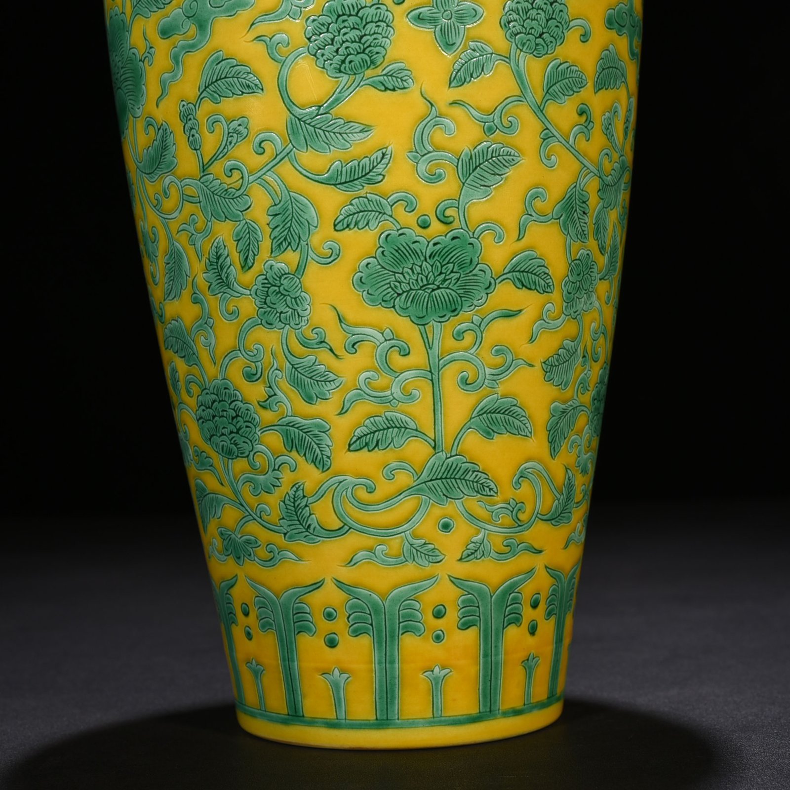 Qing Dynasty Yongzheng yellow glaze engraved green-colored plum vase