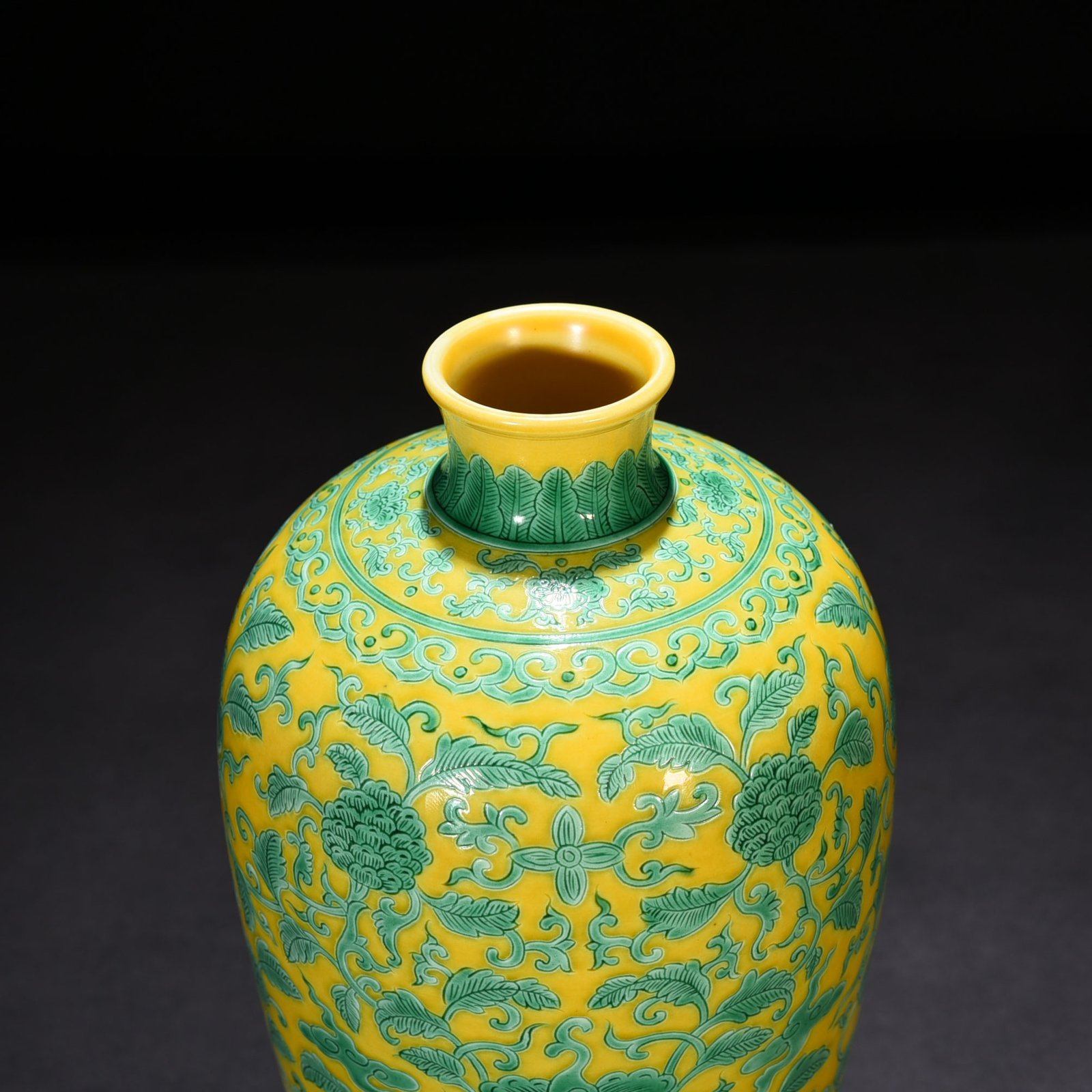 Qing Dynasty Yongzheng yellow glaze engraved green-colored plum vase