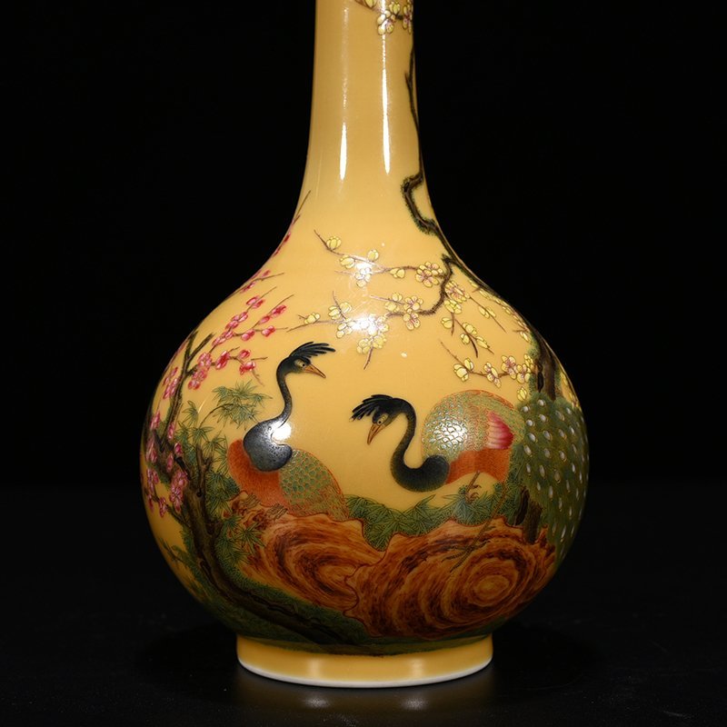 Qing Dynasty Yongzheng yellow glaze pastel peacock flower pattern bile vase
