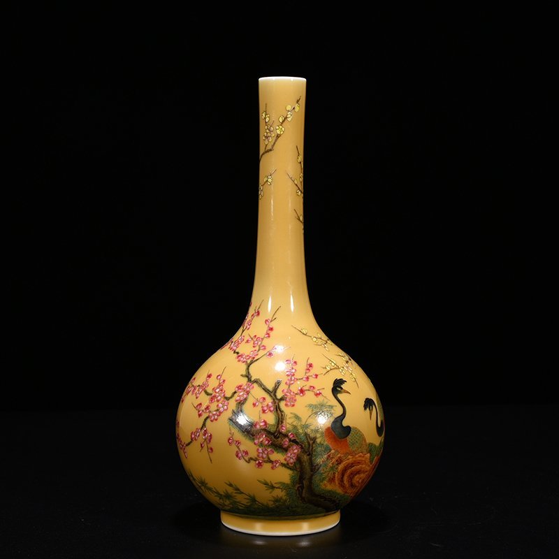 Qing Dynasty Yongzheng yellow glaze pastel peacock flower pattern bile vase