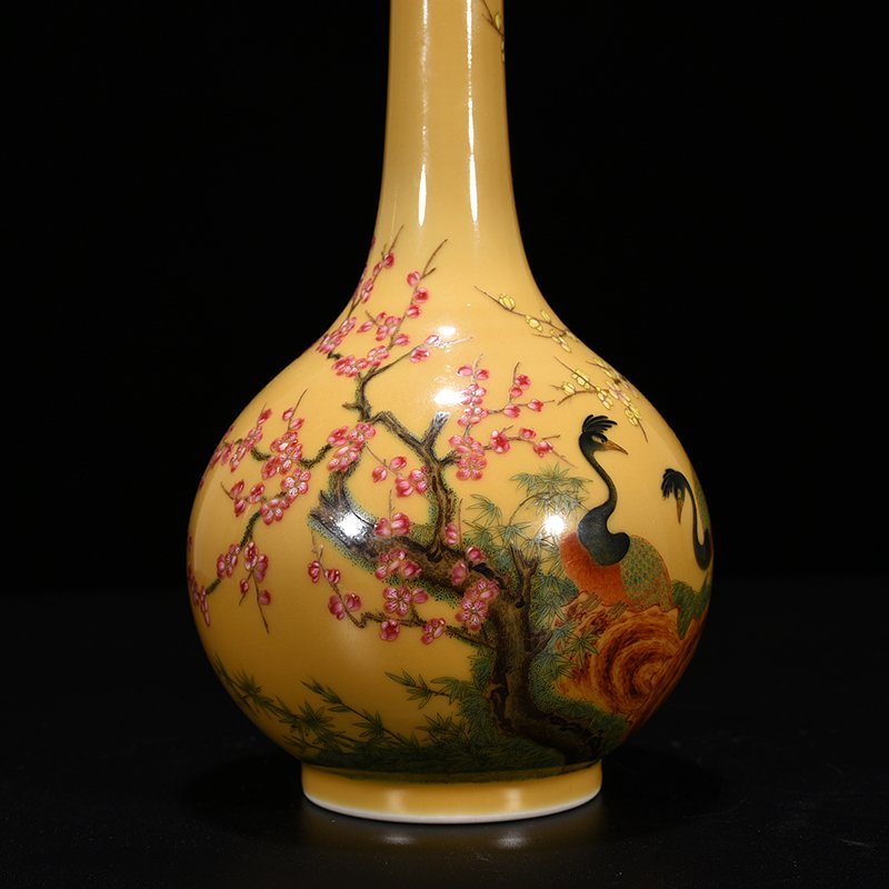 Qing Dynasty Yongzheng yellow glaze pastel peacock flower pattern bile vase