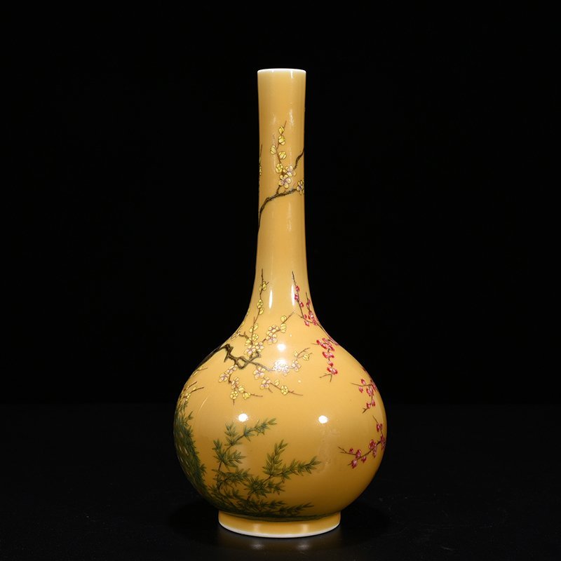 Qing Dynasty Yongzheng yellow glaze pastel peacock flower pattern bile vase