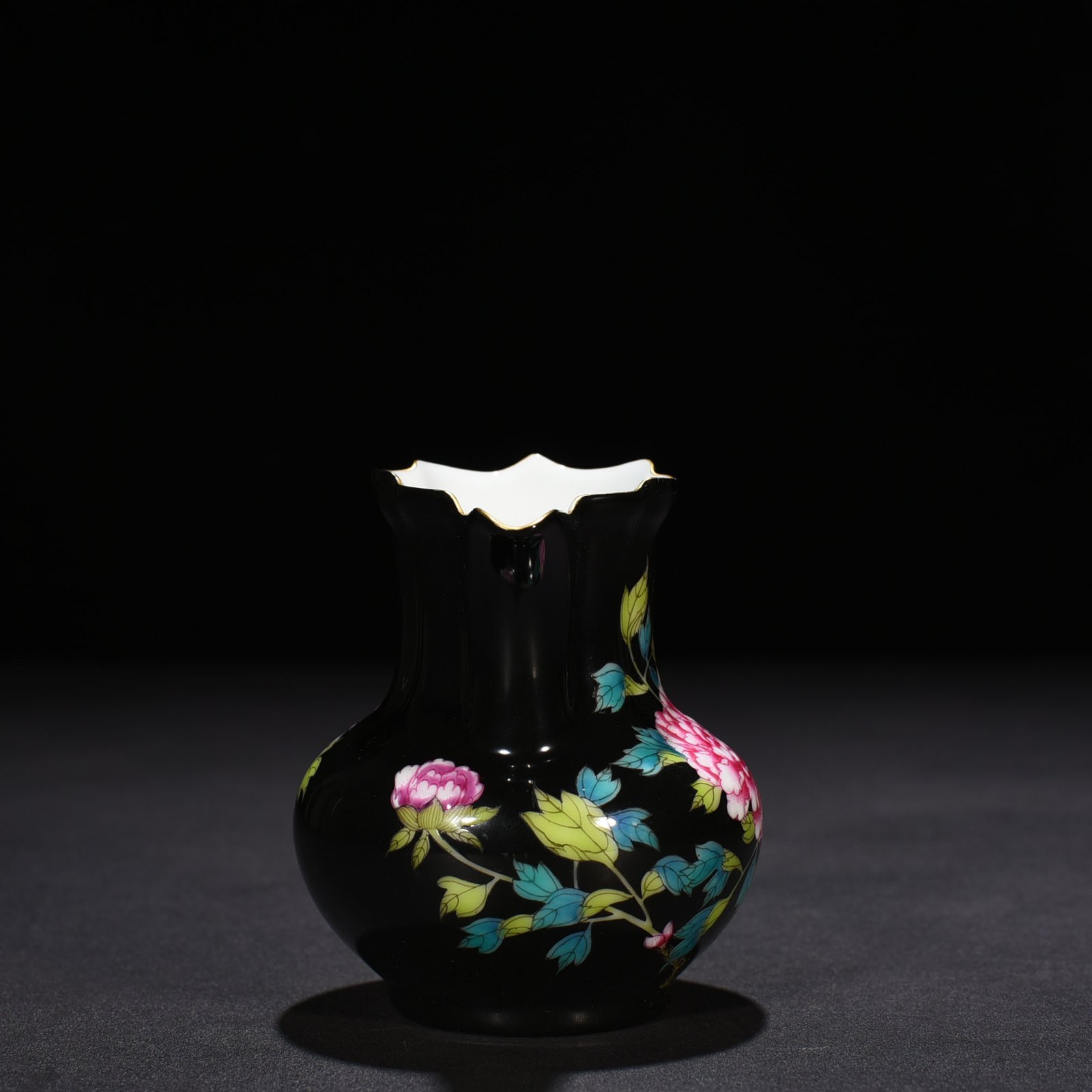 Qing Dynasty Yongzheng black ground enamel peony pattern monk’s hat tea dispenser