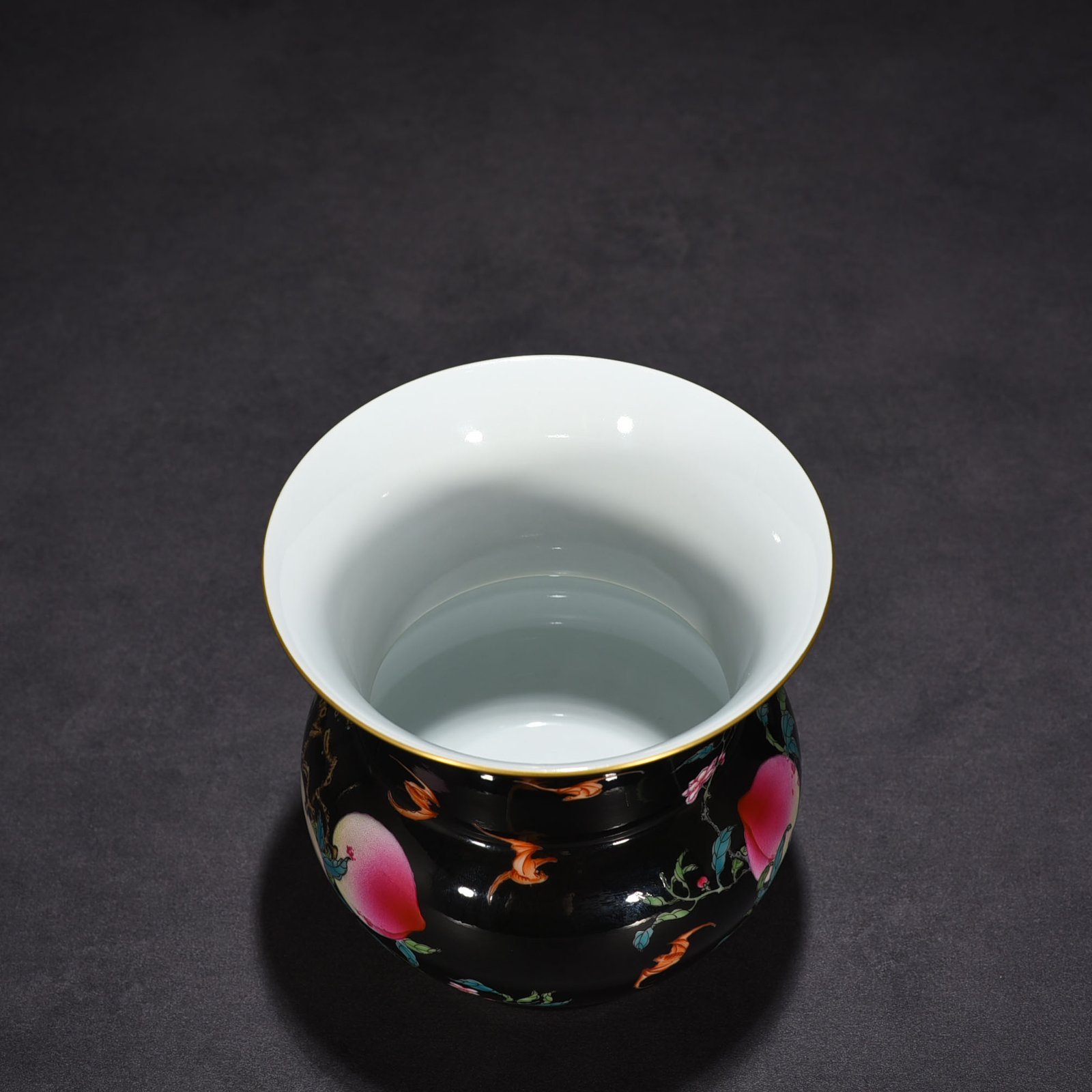 Qing Dynasty Yongzheng black ground pastel five blessings and nine peach patterns slag bucket