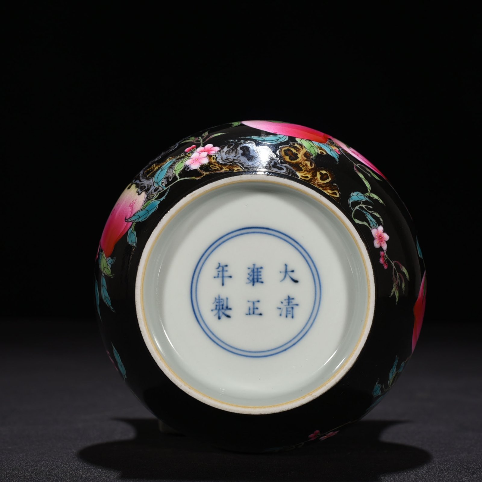 Qing Dynasty Yongzheng black ground pastel five blessings and nine peach patterns slag bucket