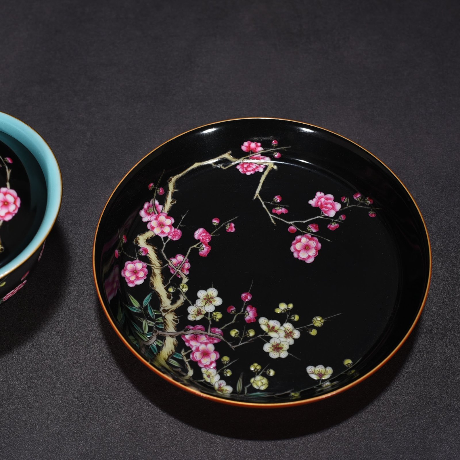 Qing Dynasty Yongzheng black ground pastel plum blossom pattern covered bowl