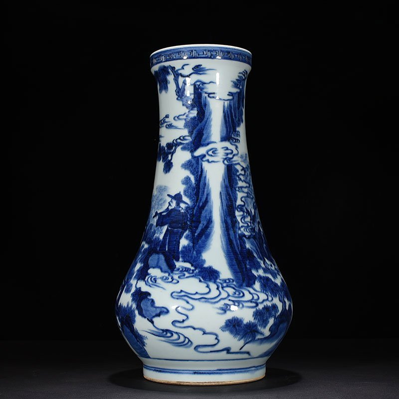 Qing Dynasty Shunzhi blue and white straight-neck vase