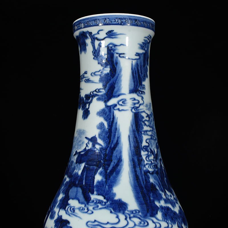 Qing Dynasty Shunzhi blue and white straight-neck vase