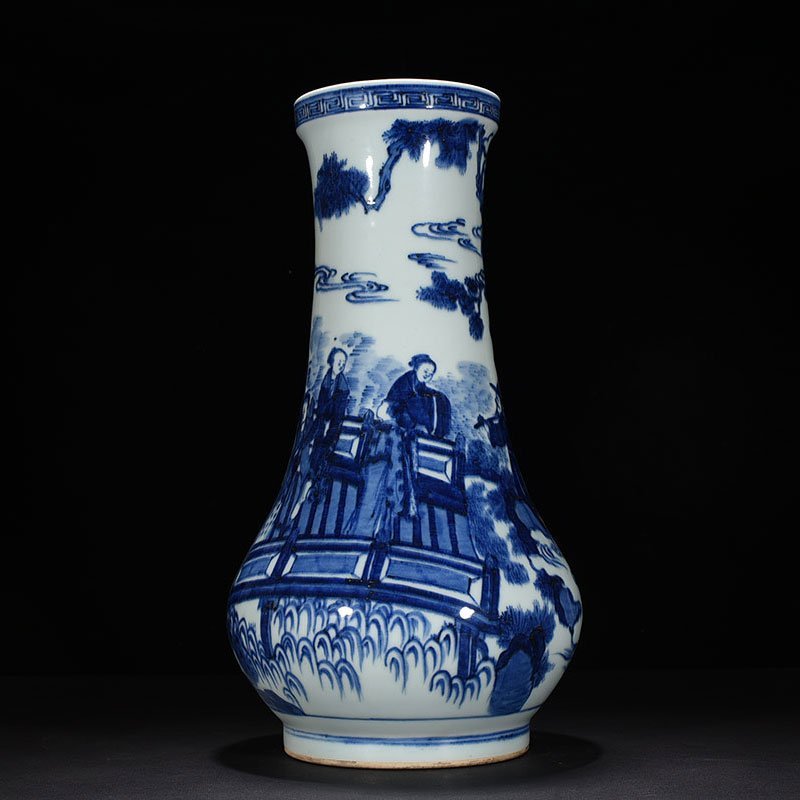Qing Dynasty Shunzhi blue and white straight-neck vase