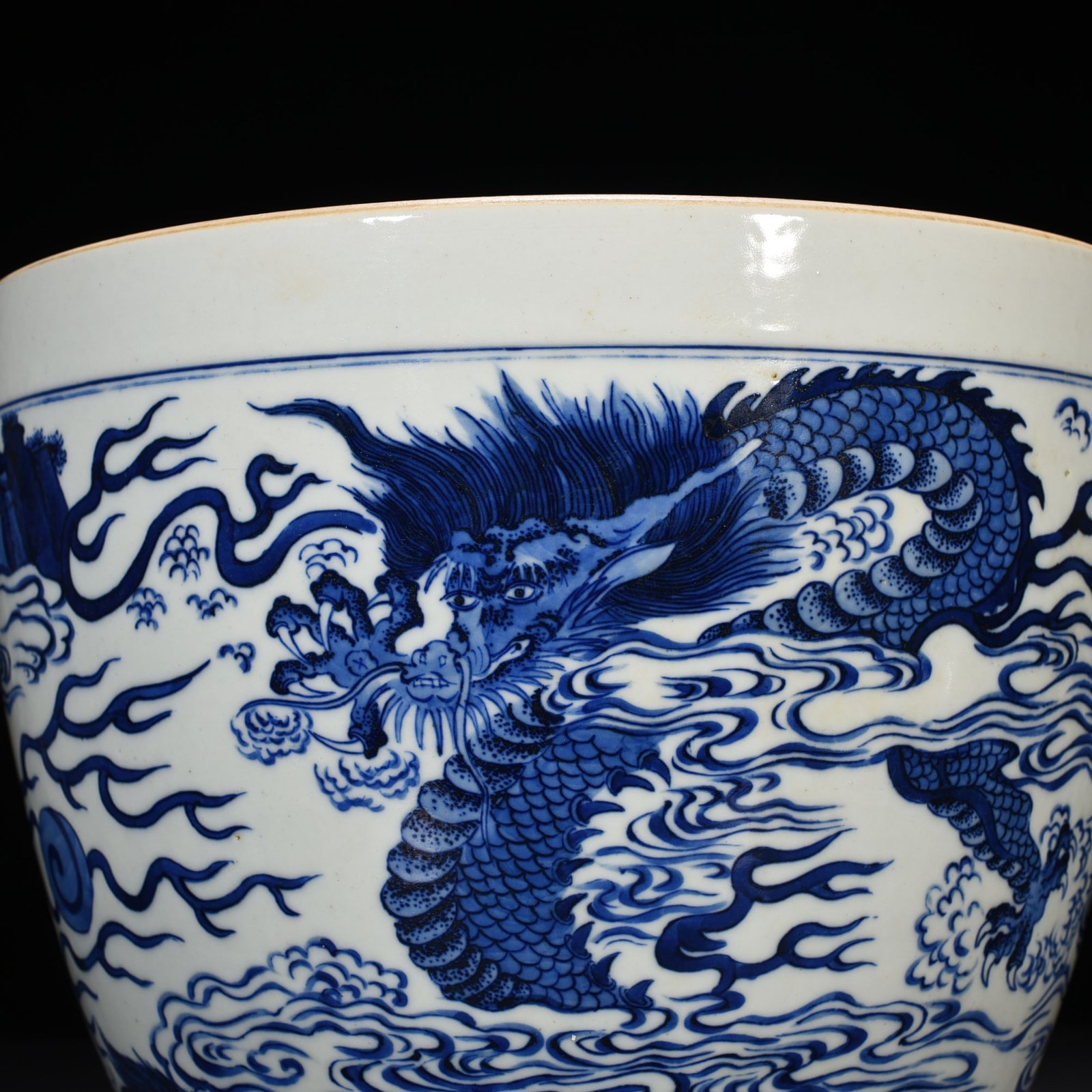 Qing Dynasty Shunzhi blue and white double dragons playing with beads pattern vat