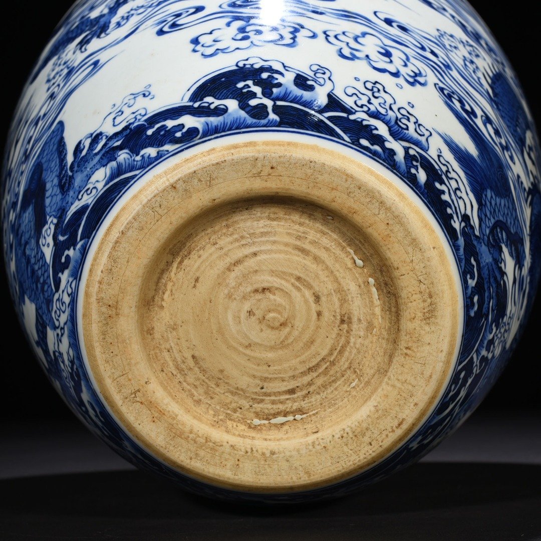 Qing Dynasty Shunzhi blue and white double dragons playing with beads pattern vat