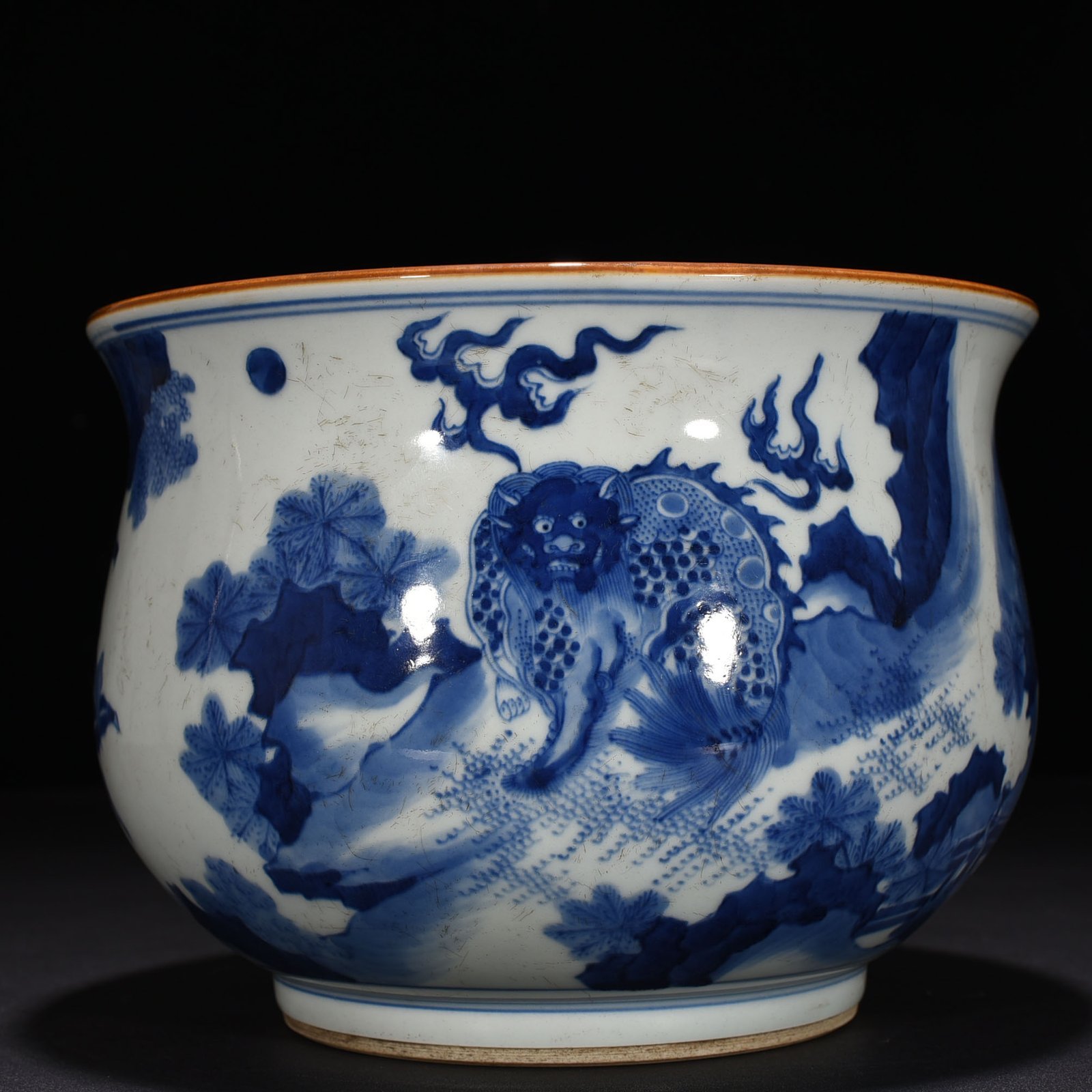 Qing Dynasty Shunzhi blue and white banana unicorn pattern furnace