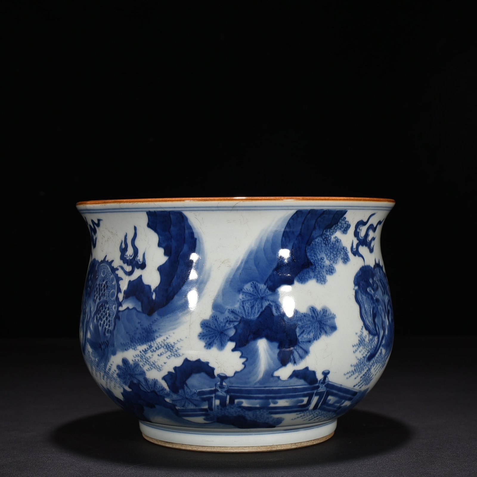 Qing Dynasty Shunzhi blue and white banana unicorn pattern furnace