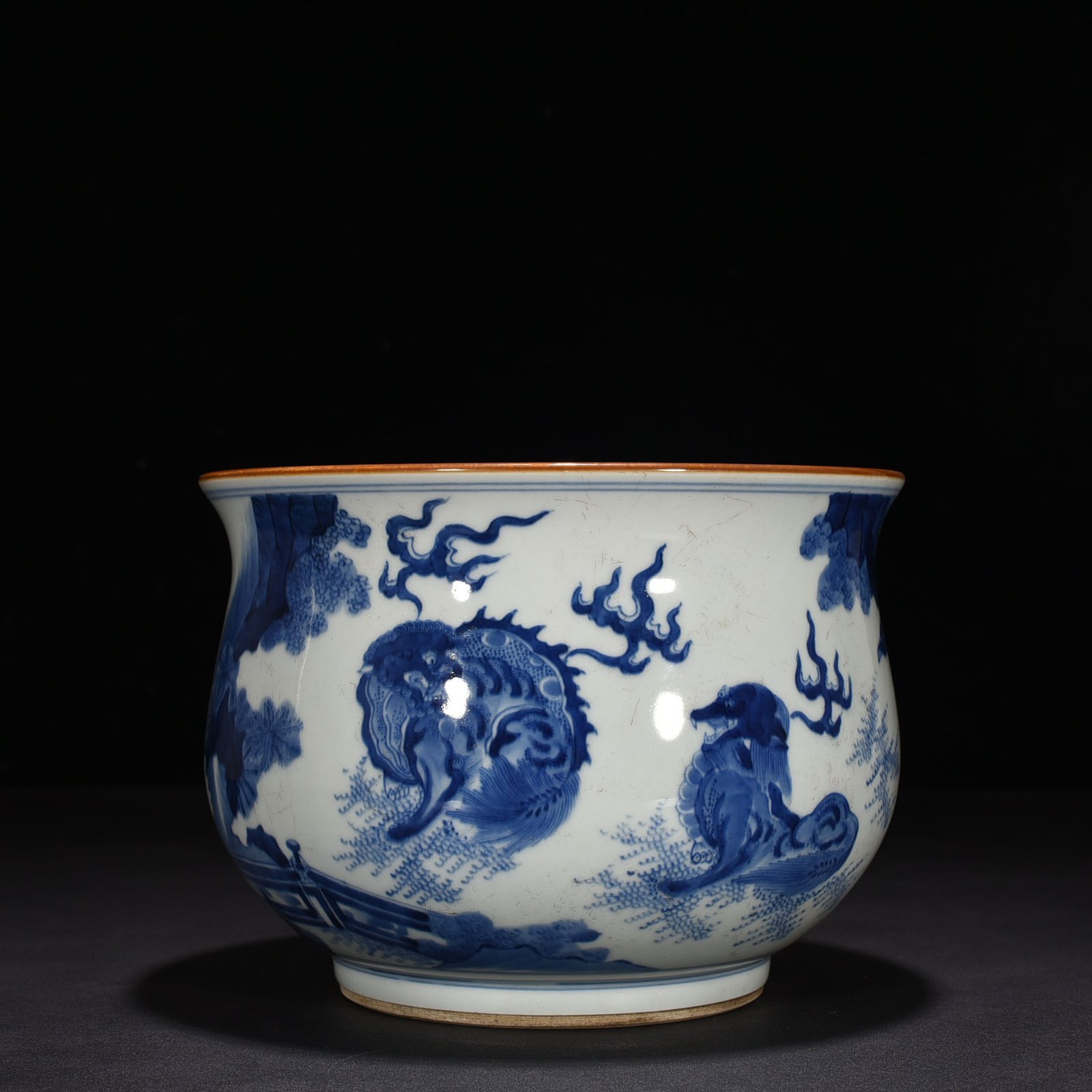 Qing Dynasty Shunzhi blue and white banana unicorn pattern furnace