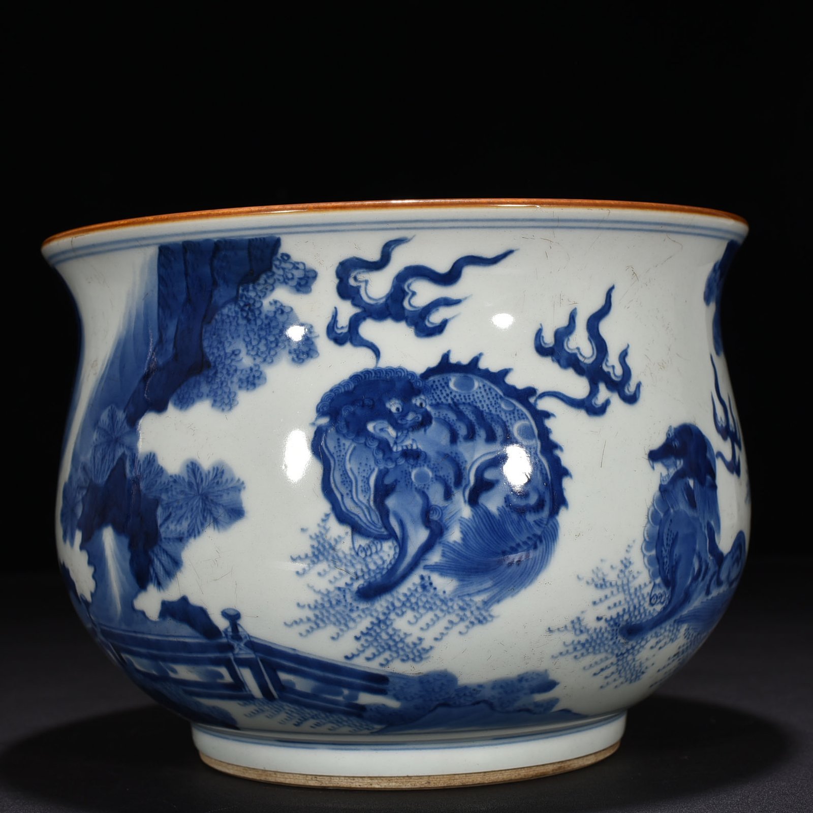 Qing Dynasty Shunzhi blue and white banana unicorn pattern furnace