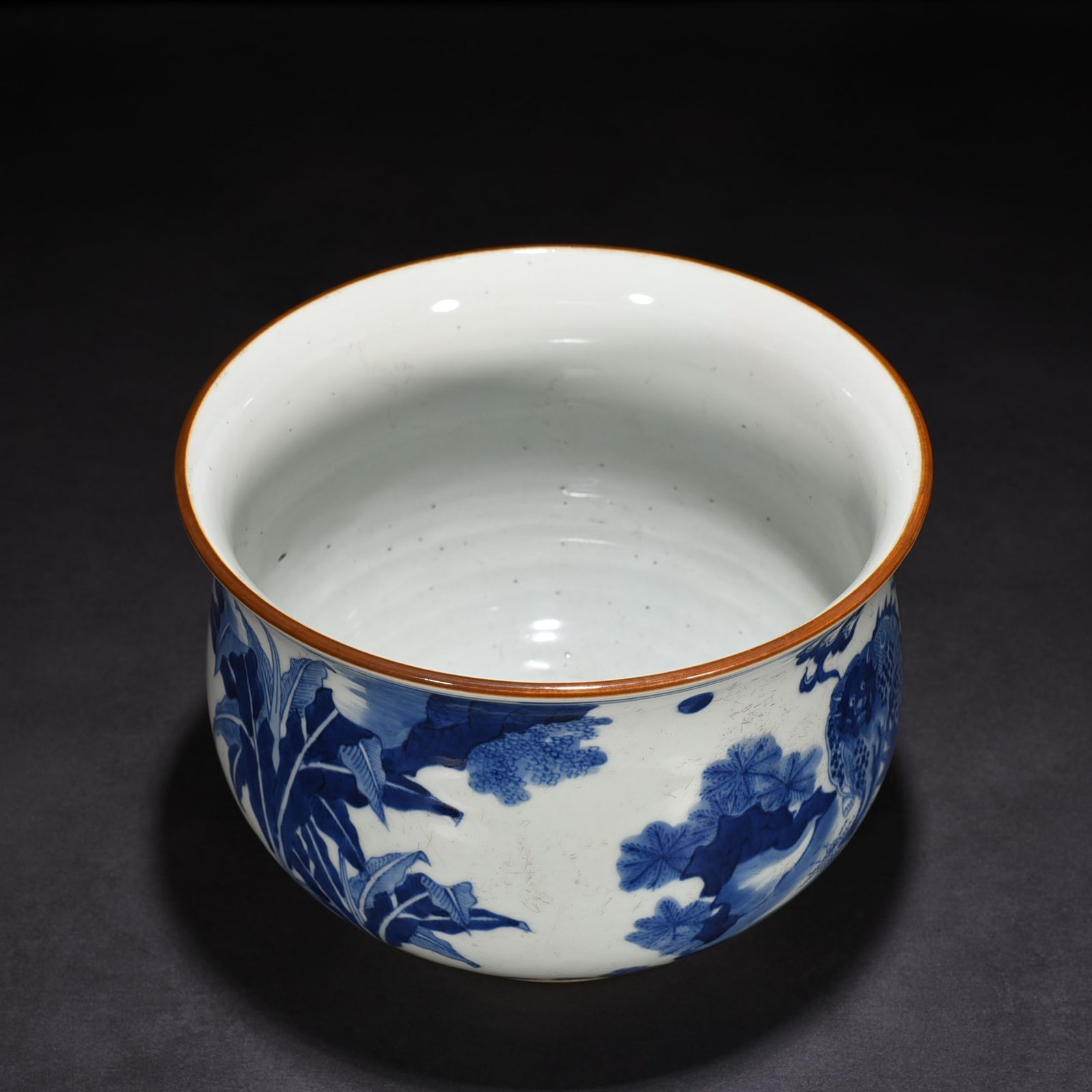 Qing Dynasty Shunzhi blue and white banana unicorn pattern furnace
