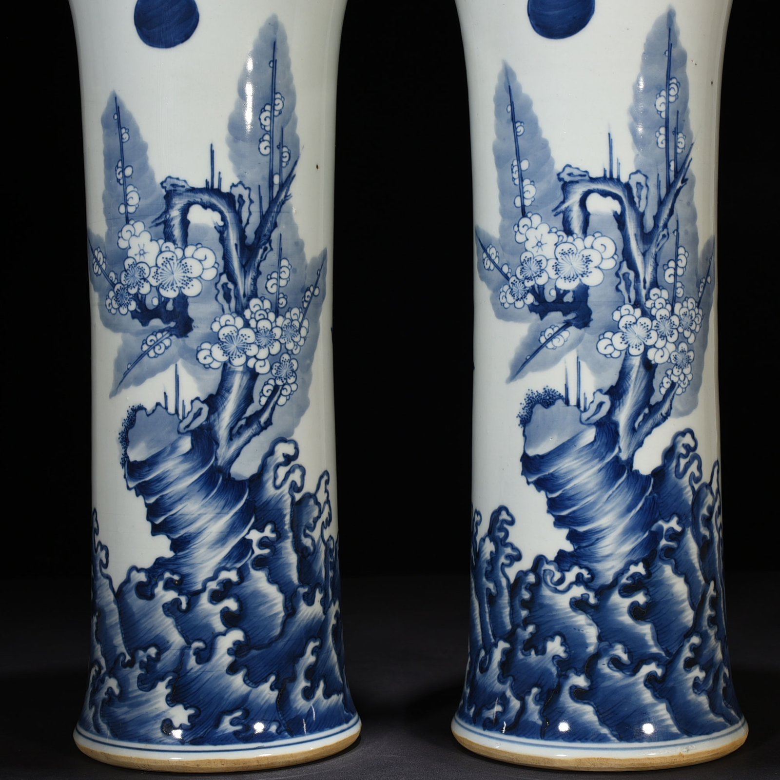 Qing Dynasty Shunzhi blue and white Oi Xing dou figure pattern flower goblet