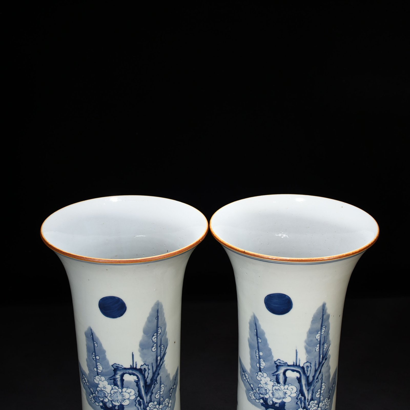 Qing Dynasty Shunzhi blue and white Oi Xing dou figure pattern flower goblet