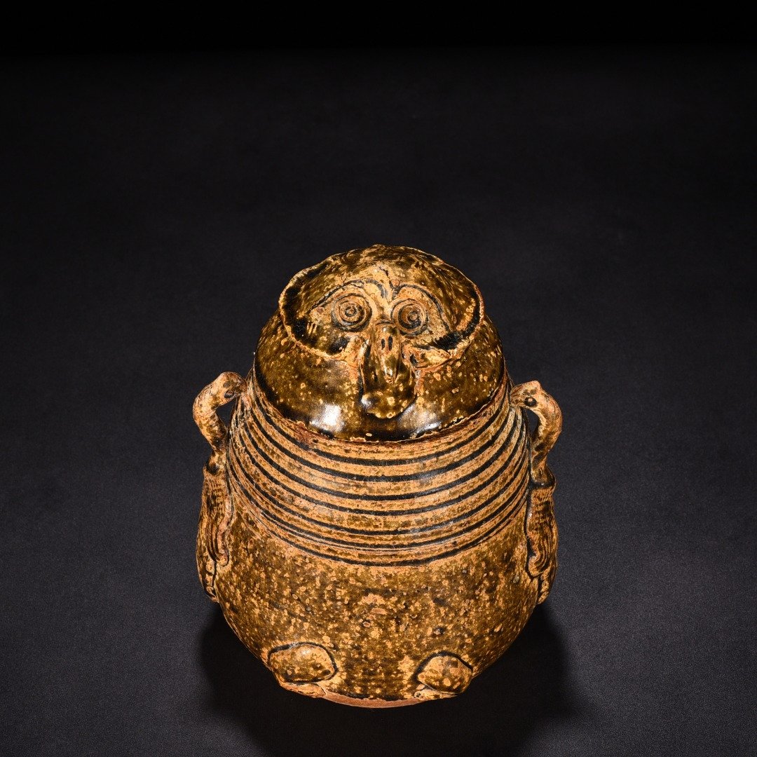 Jin Dynasty Yue kiln celadon animal faces and ears vase