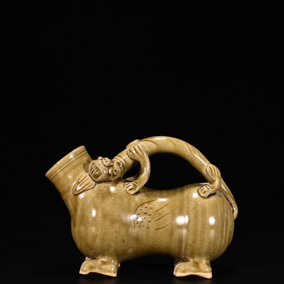 Jin Dynasty Yue kiln celadon tiger statue