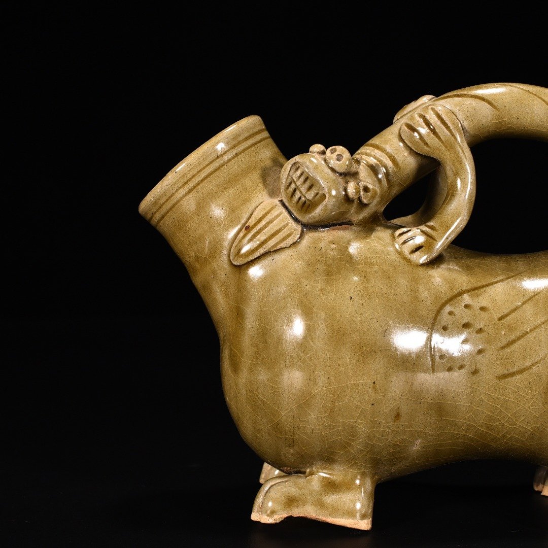 Jin Dynasty Yue kiln celadon tiger statue