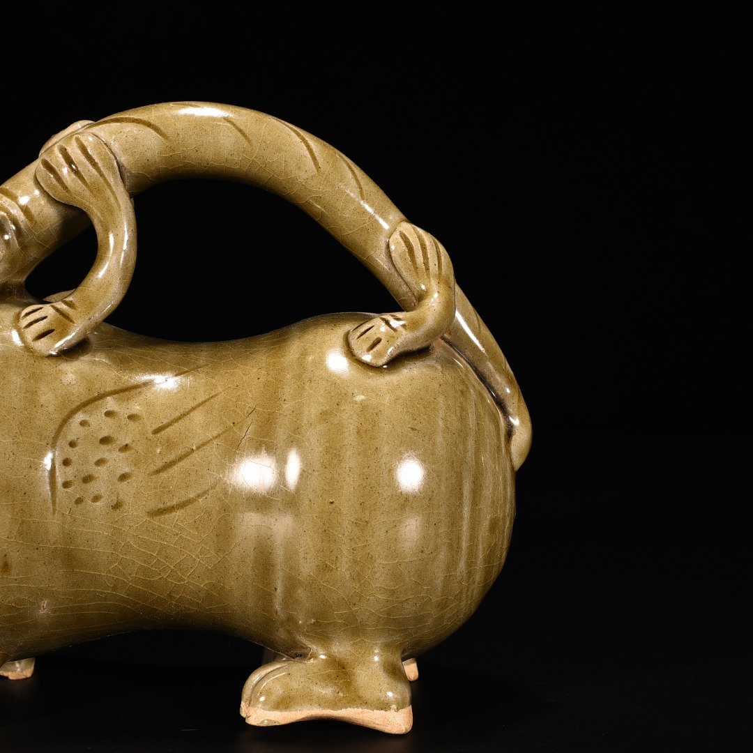Jin Dynasty Yue kiln celadon tiger statue