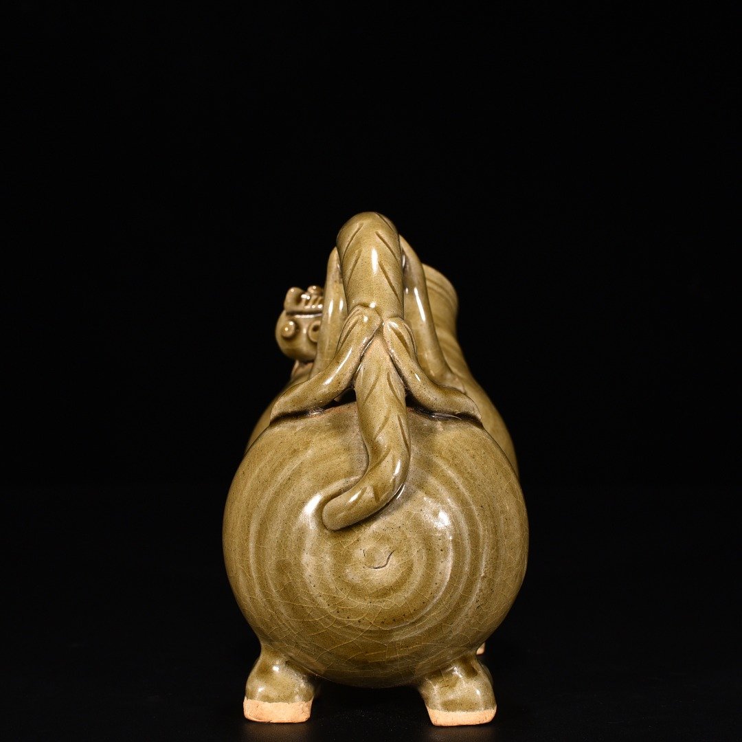 Jin Dynasty Yue kiln celadon tiger statue