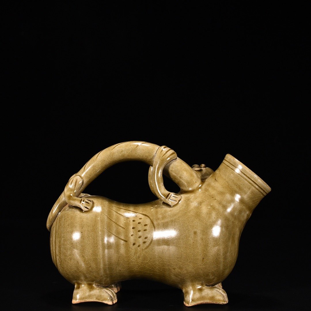 Jin Dynasty Yue kiln celadon tiger statue