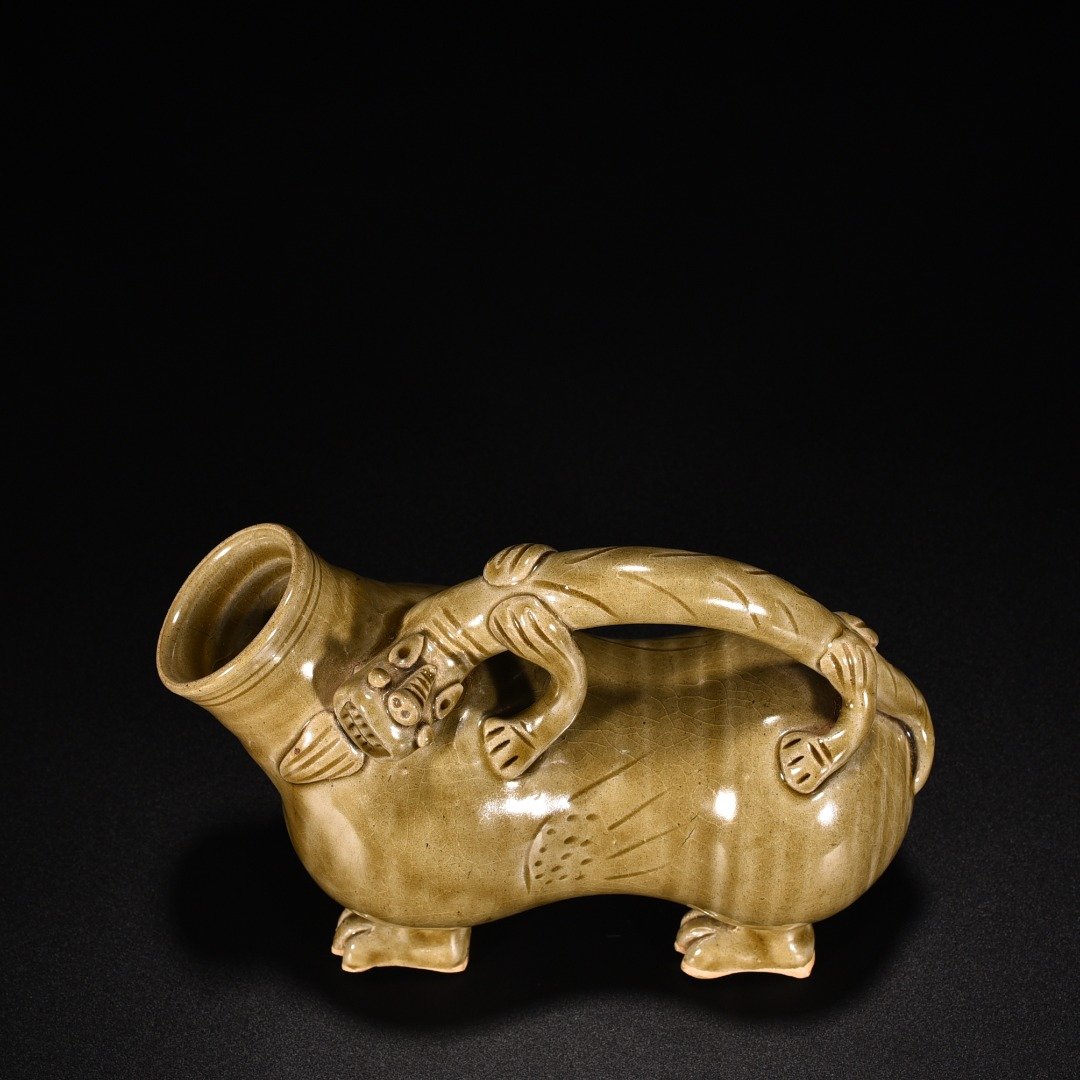 Jin Dynasty Yue kiln celadon tiger statue