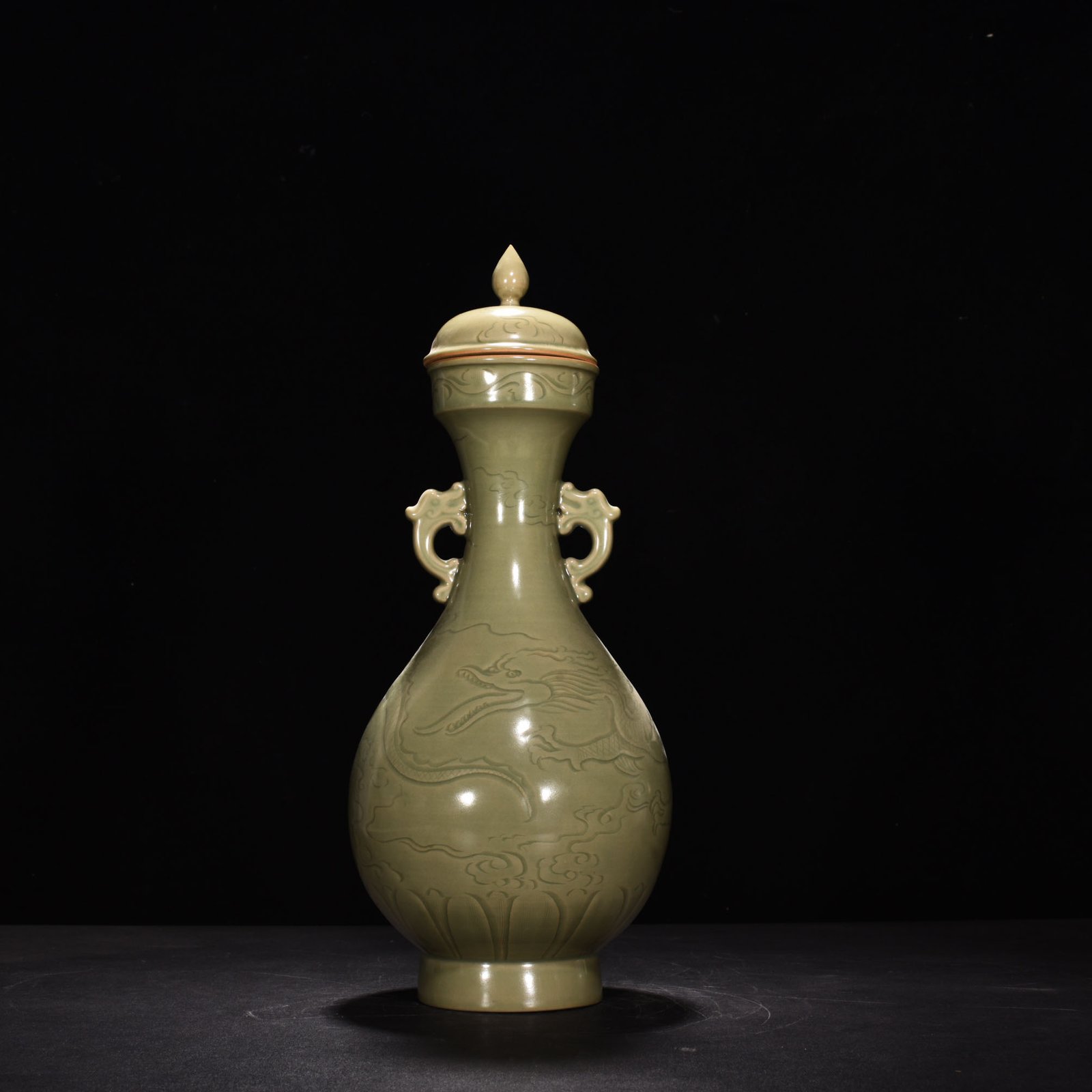 Five Dynasty Yue kiln engraved cloud and dragon pattern double-eared bottle with lid