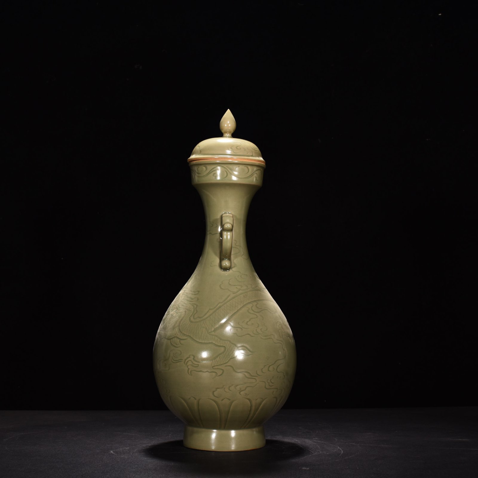 Five Dynasty Yue kiln engraved cloud and dragon pattern double-eared bottle with lid
