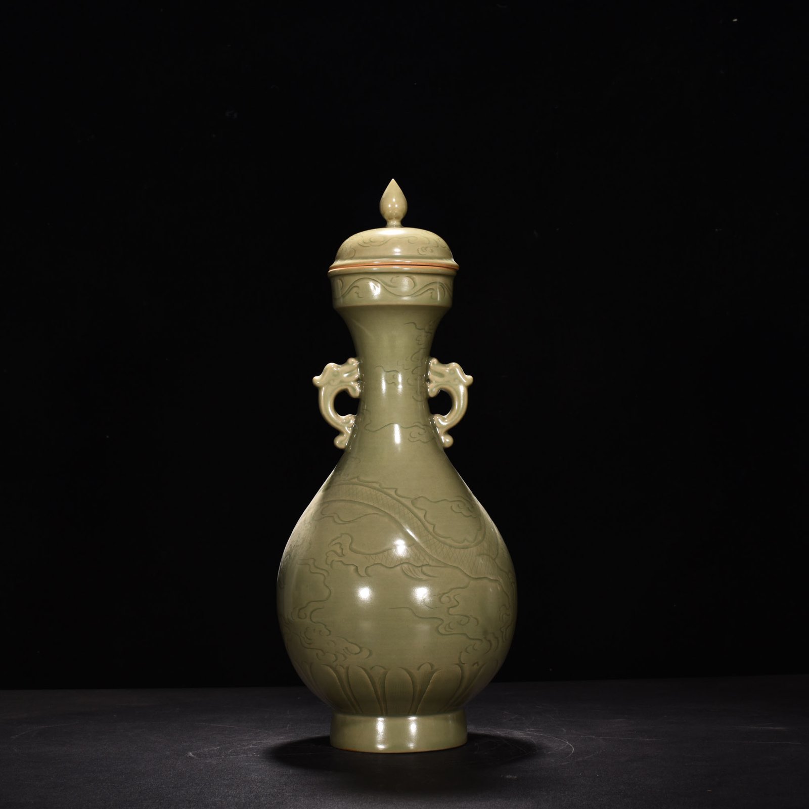 Five Dynasty Yue kiln engraved cloud and dragon pattern double-eared bottle with lid