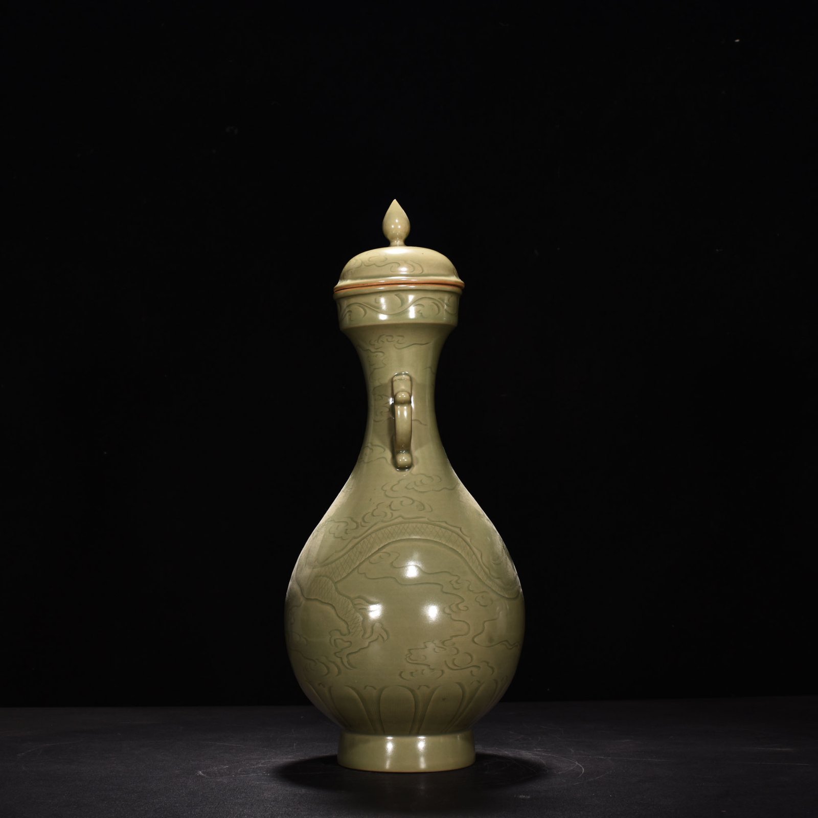 Five Dynasty Yue kiln engraved cloud and dragon pattern double-eared bottle with lid