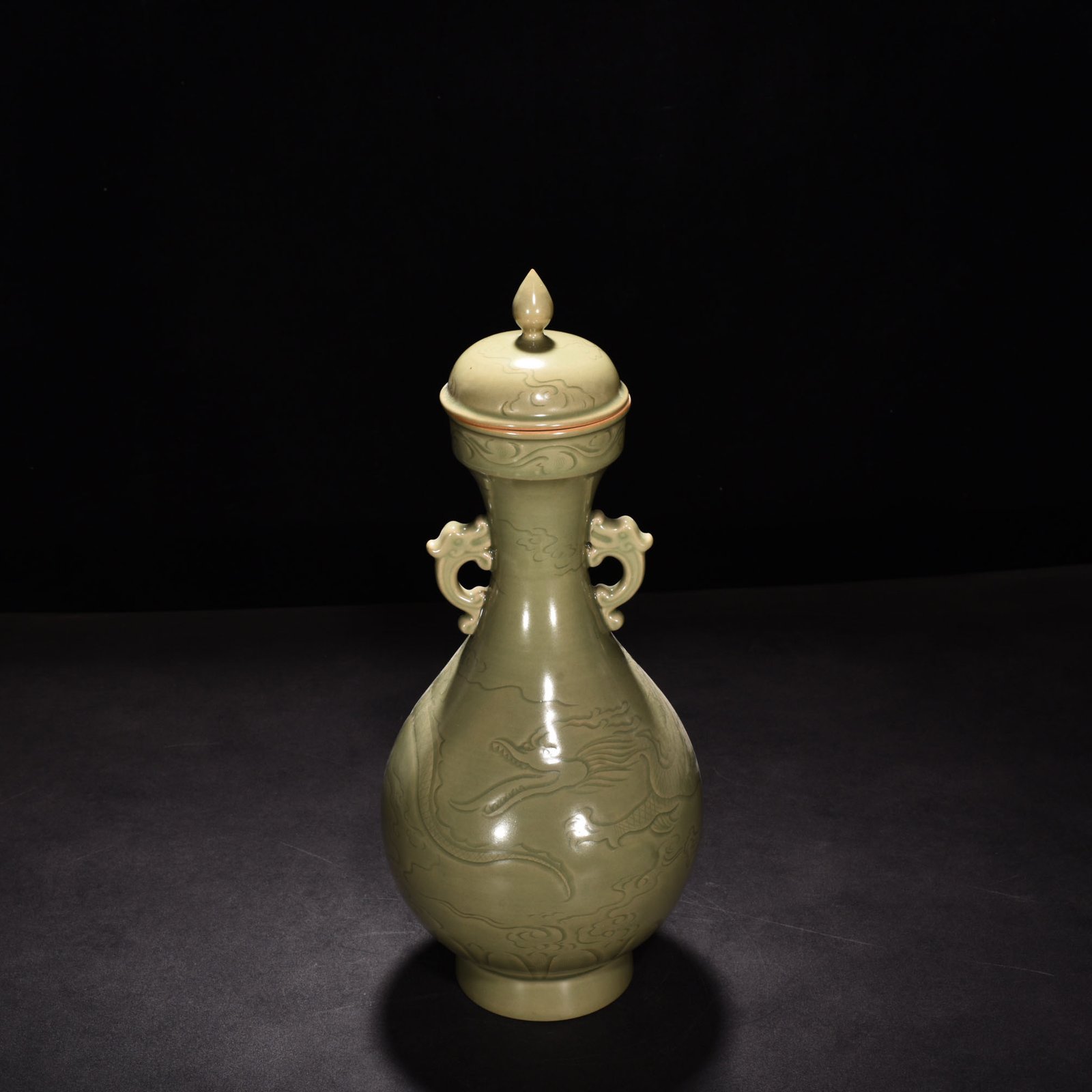 Five Dynasty Yue kiln engraved cloud and dragon pattern double-eared bottle with lid