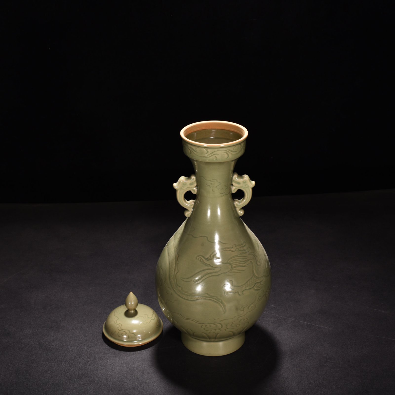 Five Dynasty Yue kiln engraved cloud and dragon pattern double-eared bottle with lid