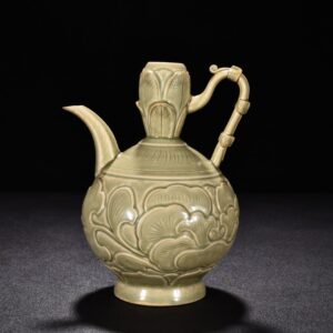 Five Dynasty Yue kiln celadon engraved flower pattern ewer