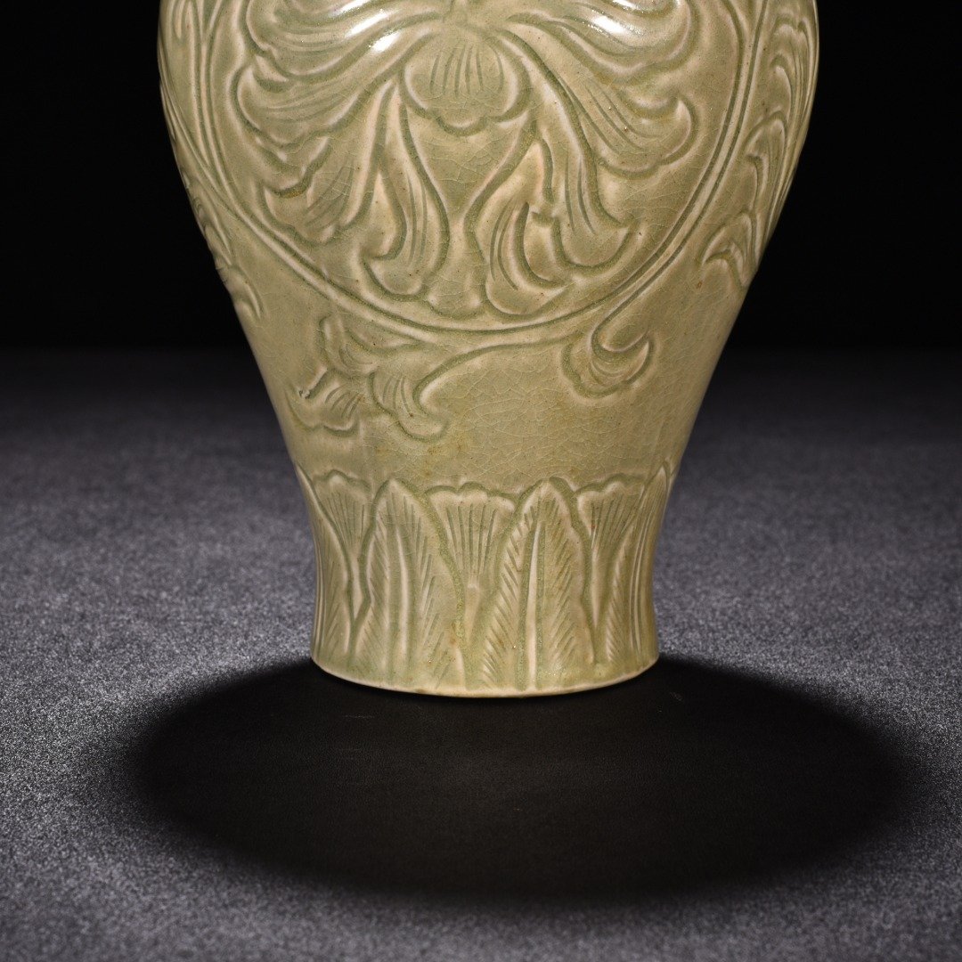 Five Dynasty Yue kiln celadon plum vase with carved flower pattern