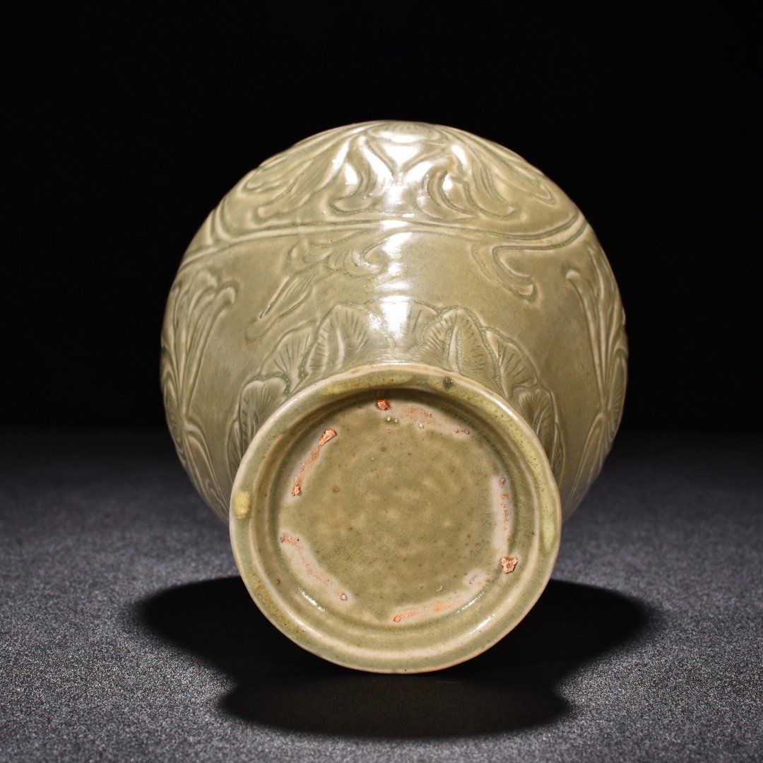 Five Dynasty Yue kiln celadon plum vase with carved flower pattern