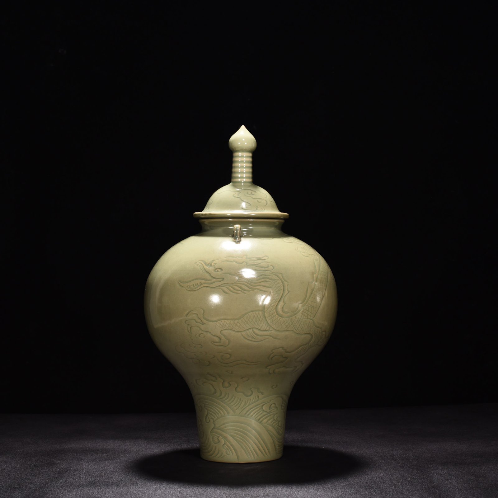Five Dynasty Yue Kiln Celadon Carved Dragon Pattern Double Cover Jar