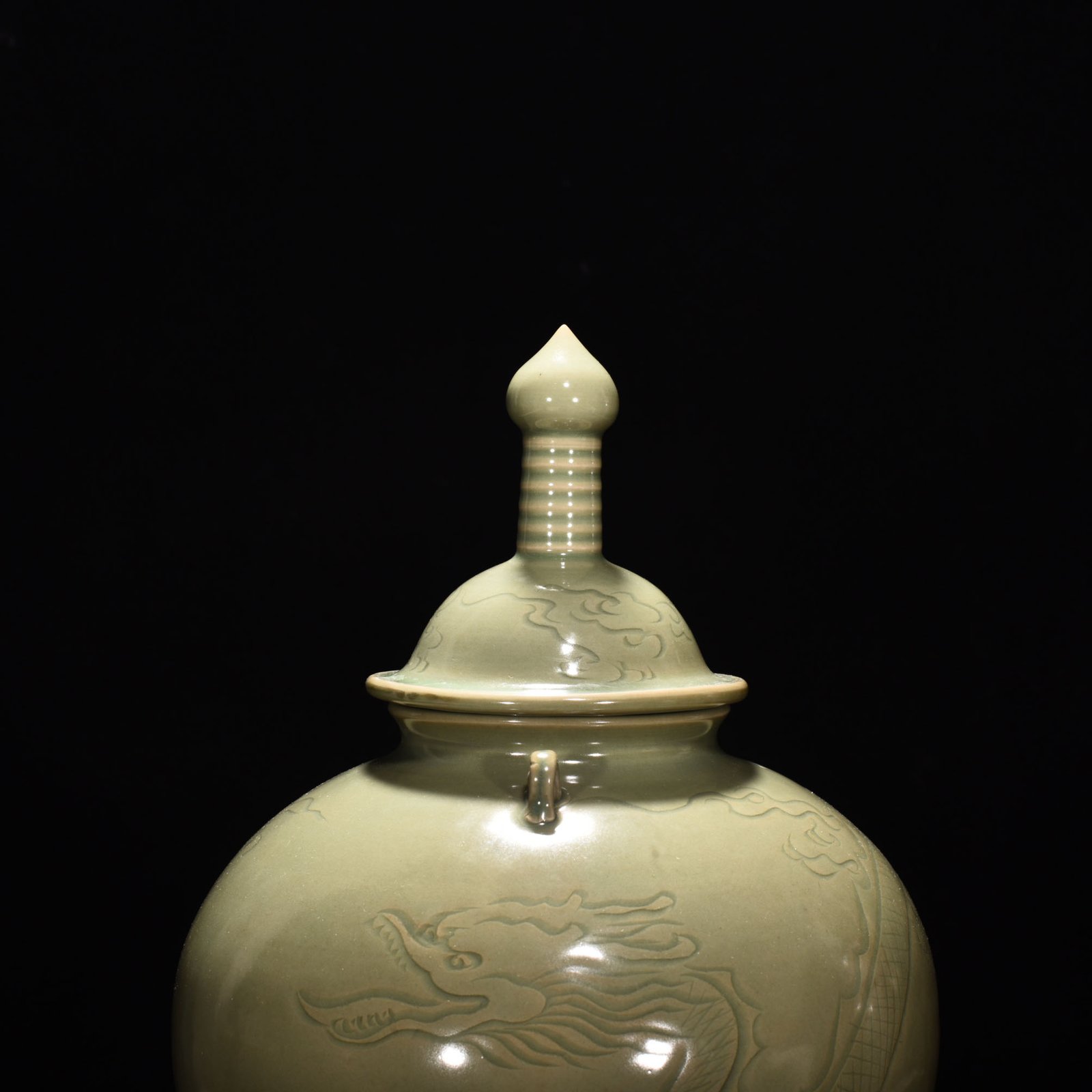 Five Dynasty Yue Kiln Celadon Carved Dragon Pattern Double Cover Jar