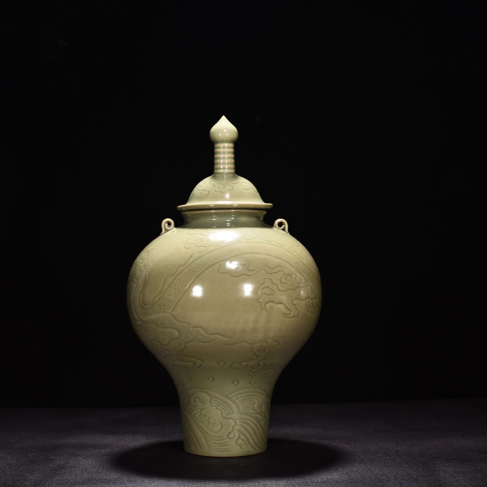 Five Dynasty Yue Kiln Celadon Carved Dragon Pattern Double Cover Jar