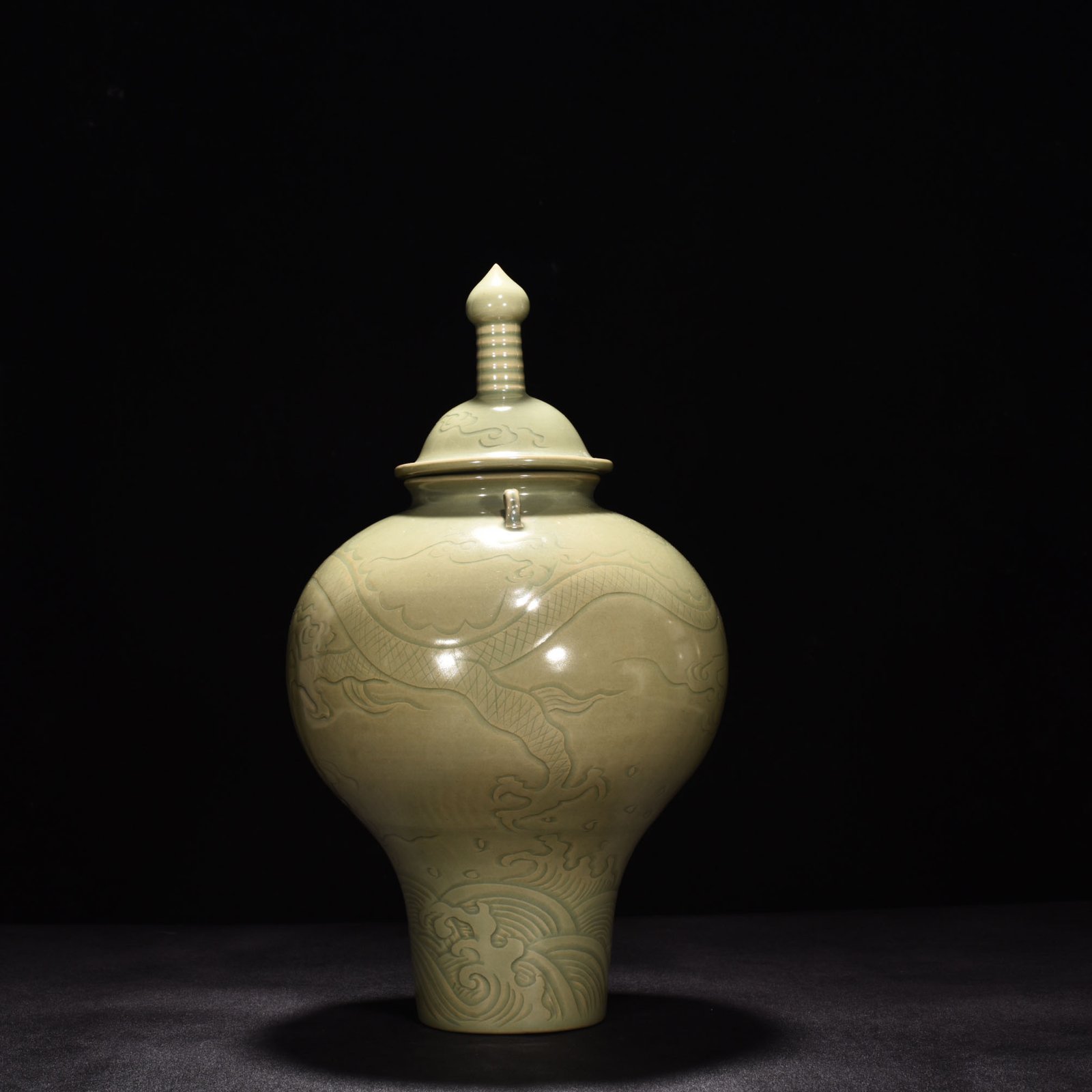 Five Dynasty Yue Kiln Celadon Carved Dragon Pattern Double Cover Jar